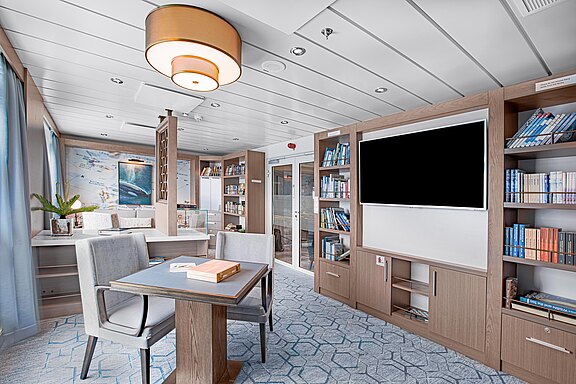 Cruiseship_OceanVictory_Library_01_AE_SMALL.jpg 