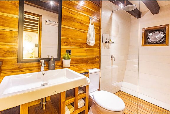 Badezimmer_Fenides.JPG 