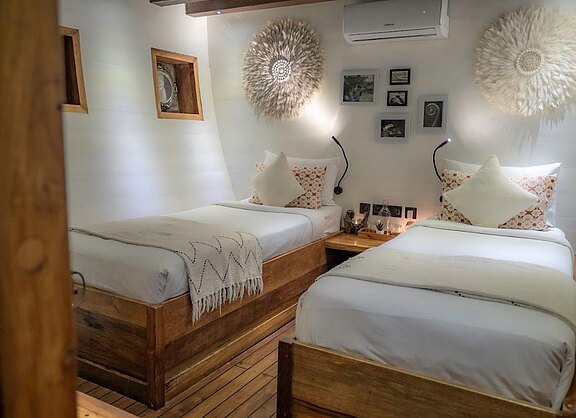 Twin_Cabin_Fenides.JPG 