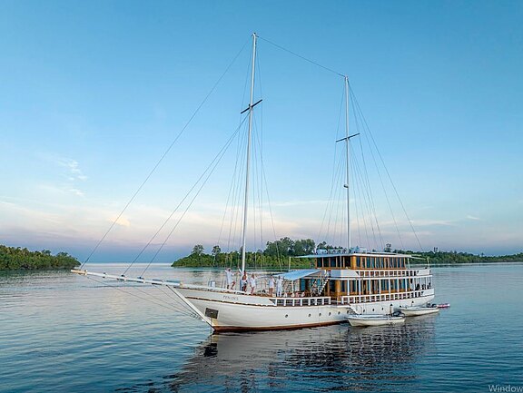 Die Fenides Liveaboard Yacht